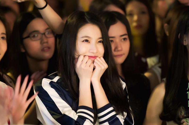 哪个明星会看粉丝INS：明星如何关注社交媒体上的粉丝